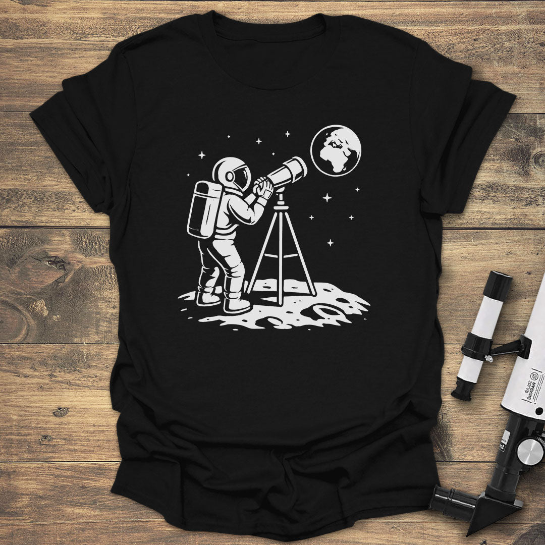 Astronaut Moon Telescope - Black T-Shirt